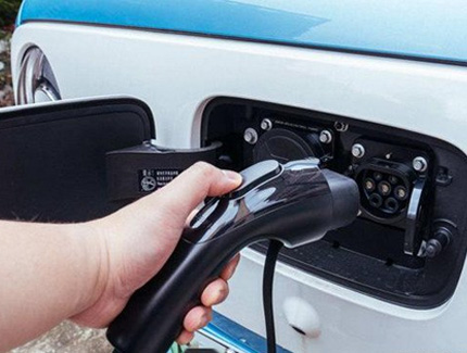 Confronto tra caricabatterie di bordo e stazioni di ricarica domestiche per veicoli a nuova energia